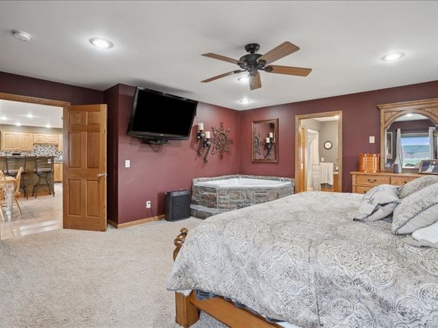 3752 Lacina Drive SW, Iowa City, IA 52240