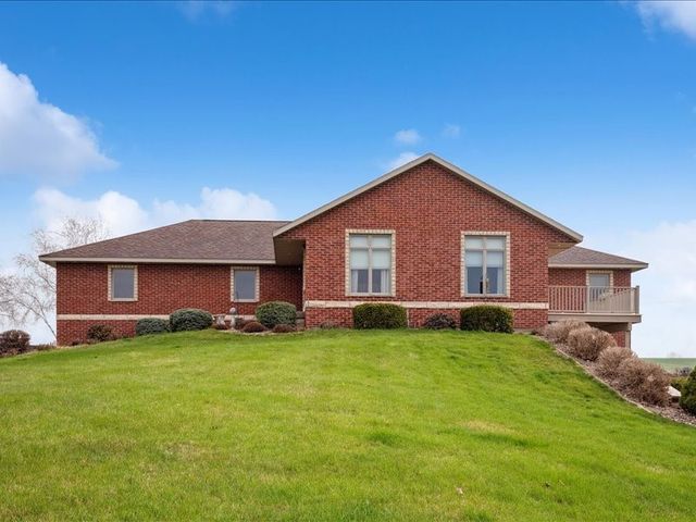 3752 Lacina Drive SW, Iowa City, IA 52240