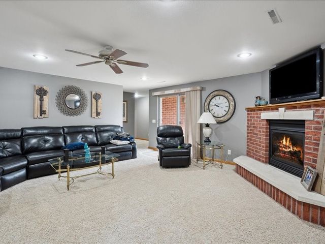 3752 Lacina Drive SW, Iowa City, IA 52240