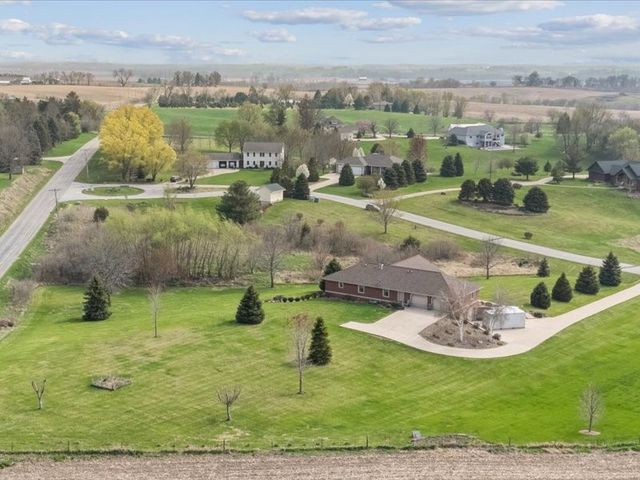 3752 Lacina Drive SW, Iowa City, IA 52240