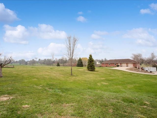 3752 Lacina Drive SW, Iowa City, IA 52240