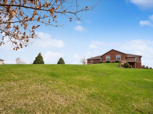 3752 Lacina Drive SW, Iowa City, IA 52240