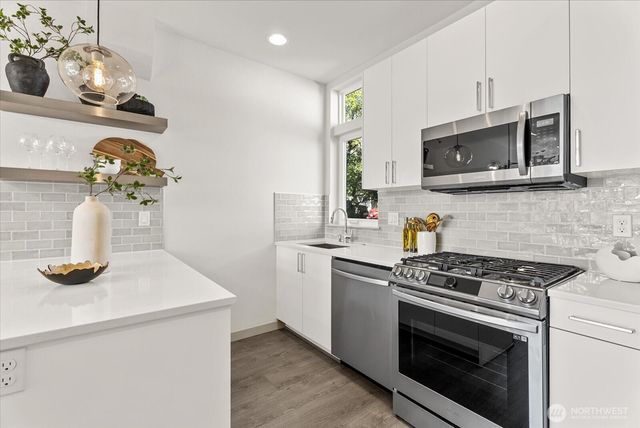 966 N Allen Place, Seattle, WA 98103