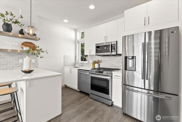 966 N Allen Place, Seattle, WA 98103
