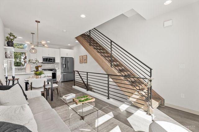 966 N Allen Place, Seattle, WA 98103