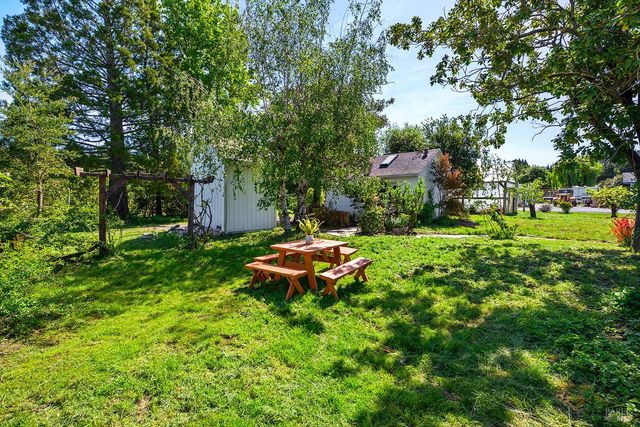 431 Sexton Rd, Sebastopol, CA 95472