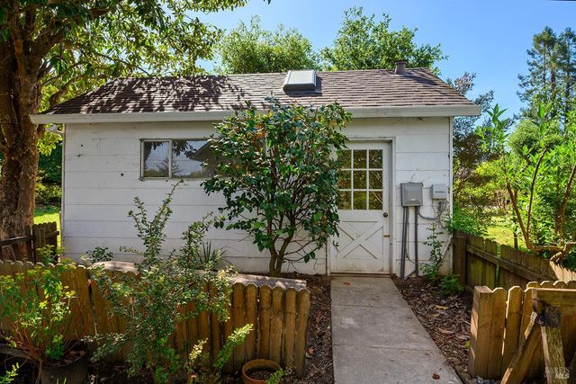 431 Sexton Rd, Sebastopol, CA 95472