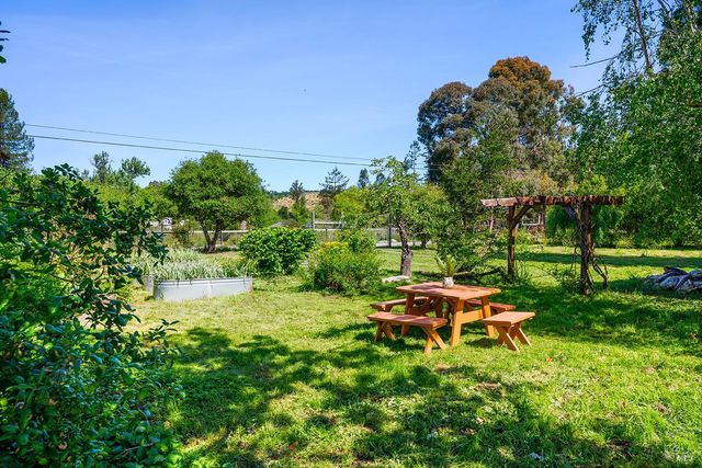 431 Sexton Rd, Sebastopol, CA 95472