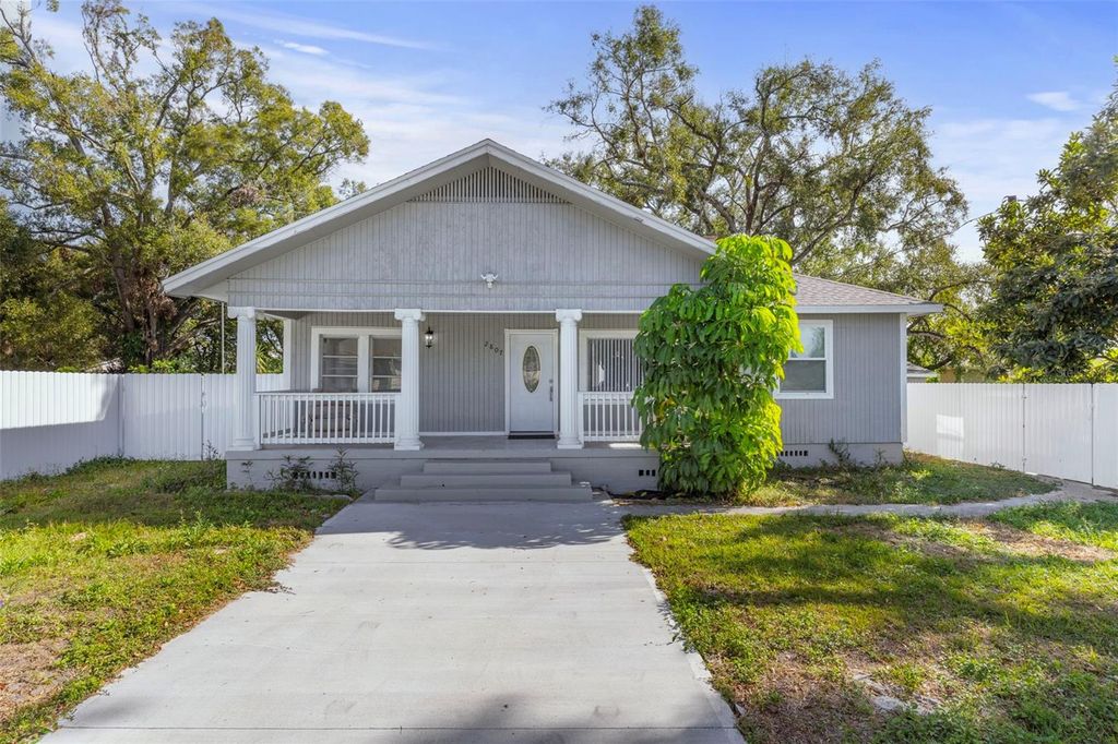 Image 2 of property listing at 2807 LOCICERO DRIVE, Tampa, FL 33619