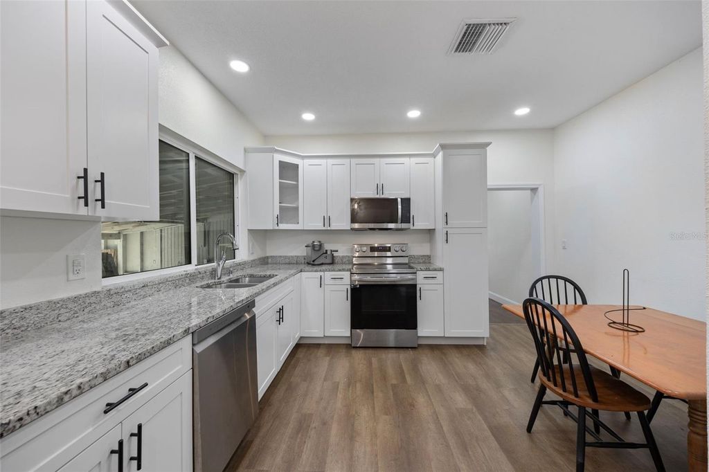 Image 12 of property listing at 2807 LOCICERO DRIVE, Tampa, FL 33619