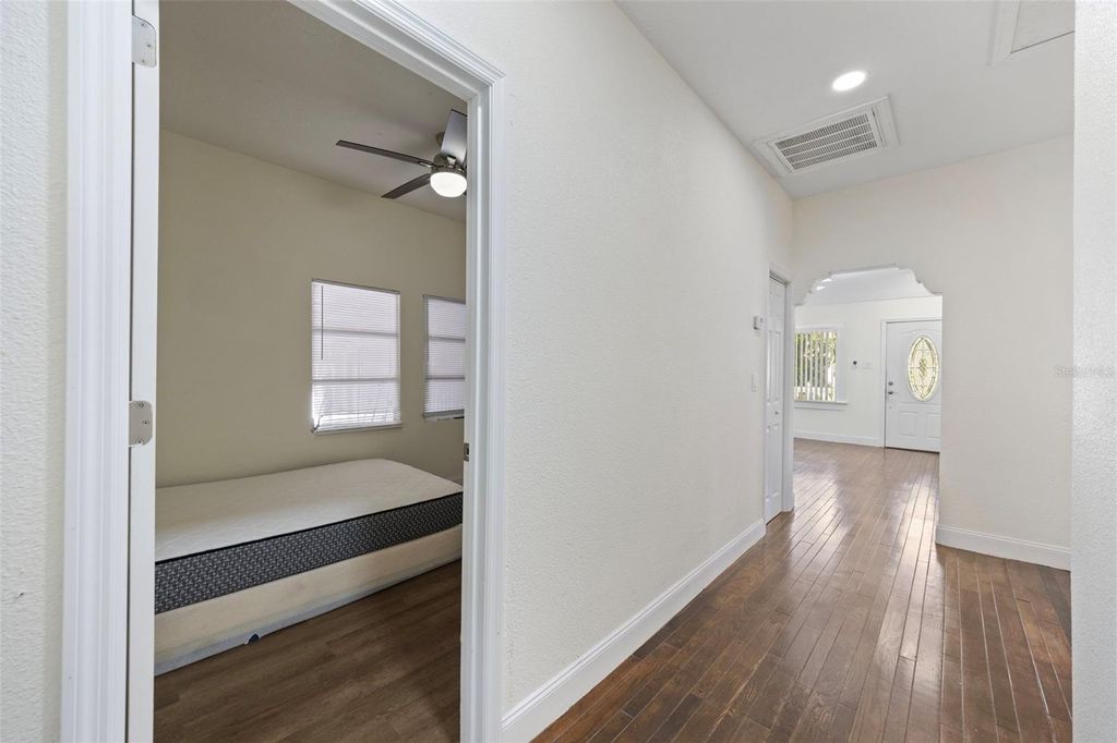 Image 13 of property listing at 2807 LOCICERO DRIVE, Tampa, FL 33619