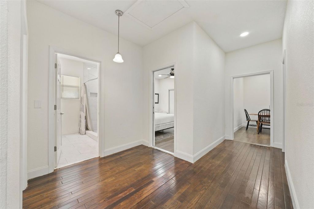 Image 17 of property listing at 2807 LOCICERO DRIVE, Tampa, FL 33619