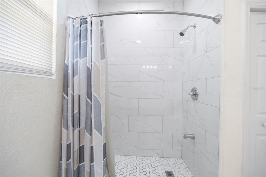 Image 18 of property listing at 2807 LOCICERO DRIVE, Tampa, FL 33619