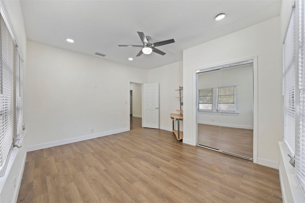 Image 20 of property listing at 2807 LOCICERO DRIVE, Tampa, FL 33619