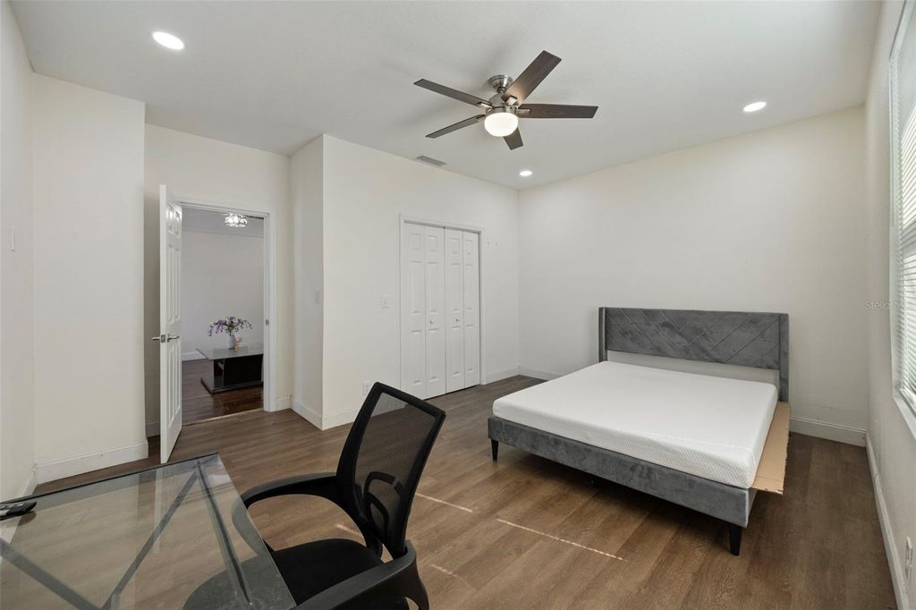 Image 21 of property listing at 2807 LOCICERO DRIVE, Tampa, FL 33619