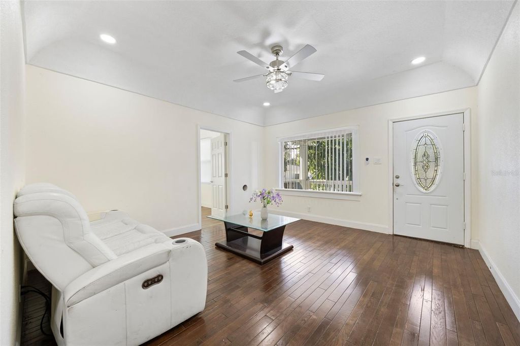 Image 22 of property listing at 2807 LOCICERO DRIVE, Tampa, FL 33619