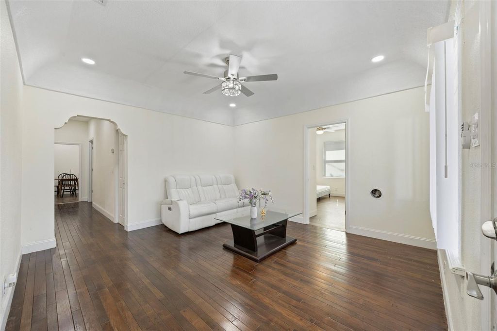 Image 23 of property listing at 2807 LOCICERO DRIVE, Tampa, FL 33619