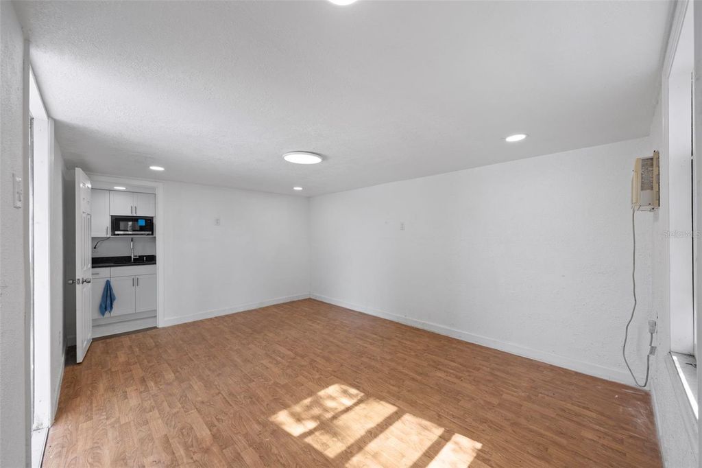 Image 28 of property listing at 2807 LOCICERO DRIVE, Tampa, FL 33619