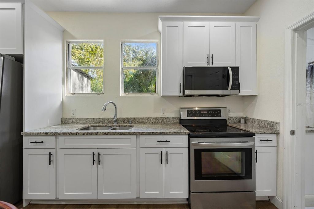 Image 30 of property listing at 2807 LOCICERO DRIVE, Tampa, FL 33619