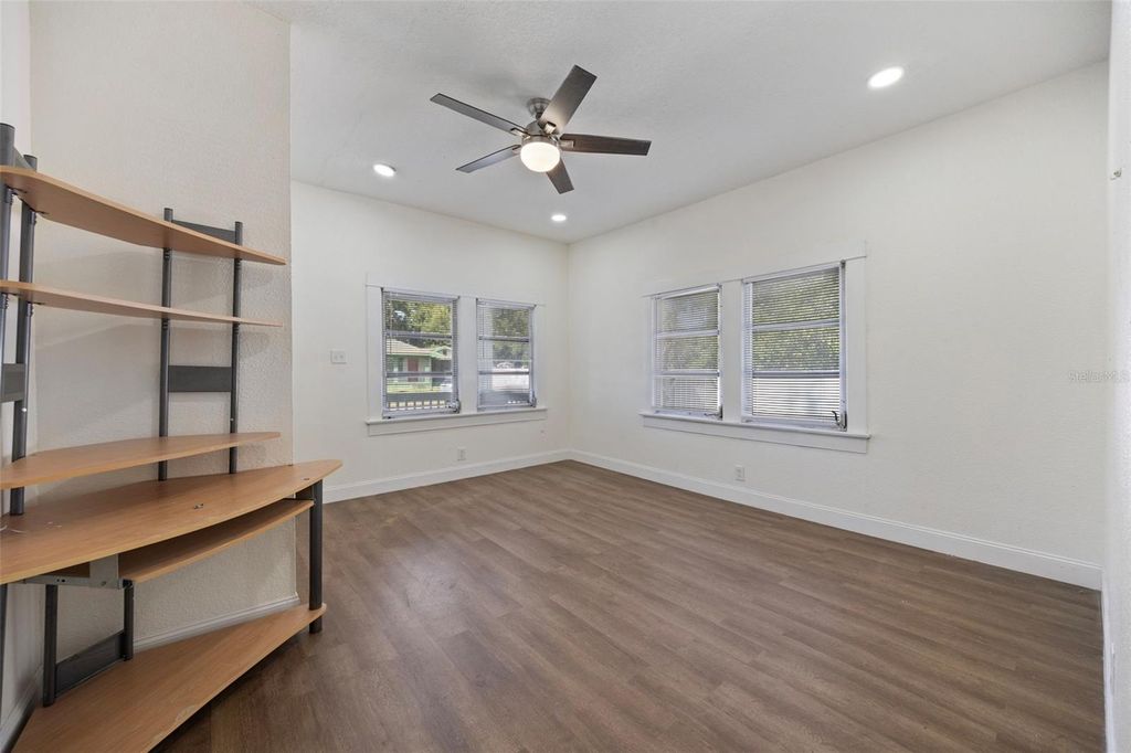 Image 31 of property listing at 2807 LOCICERO DRIVE, Tampa, FL 33619