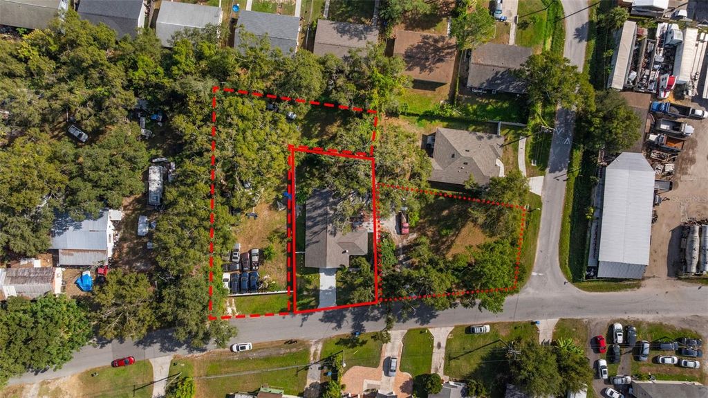 Image 5 of property listing at 2807 LOCICERO DRIVE, Tampa, FL 33619