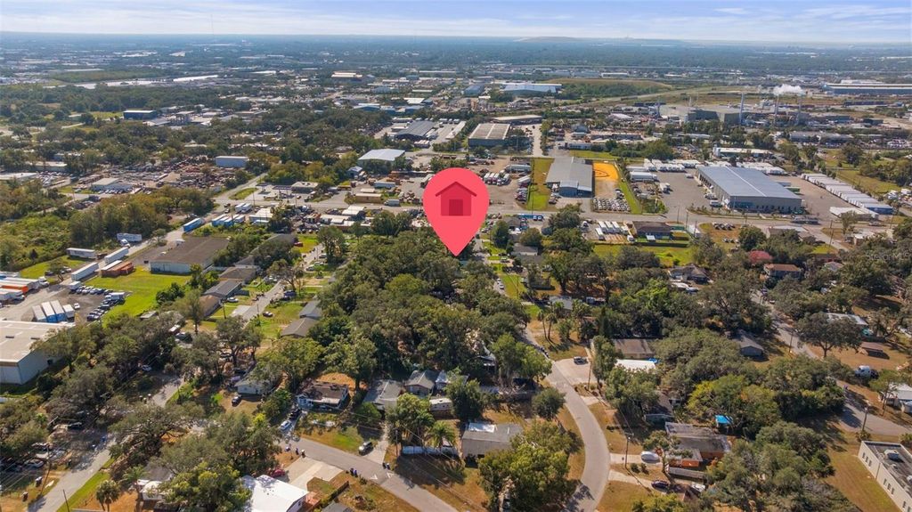 Image 8 of property listing at 2807 LOCICERO DRIVE, Tampa, FL 33619