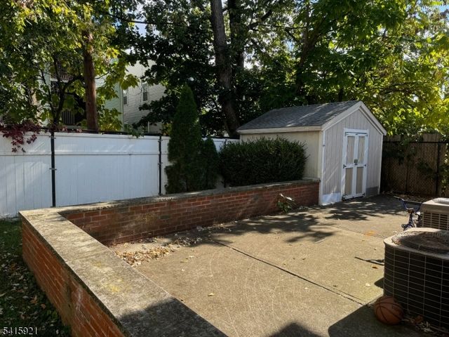 221 Rose St, Newark City, NJ 07108