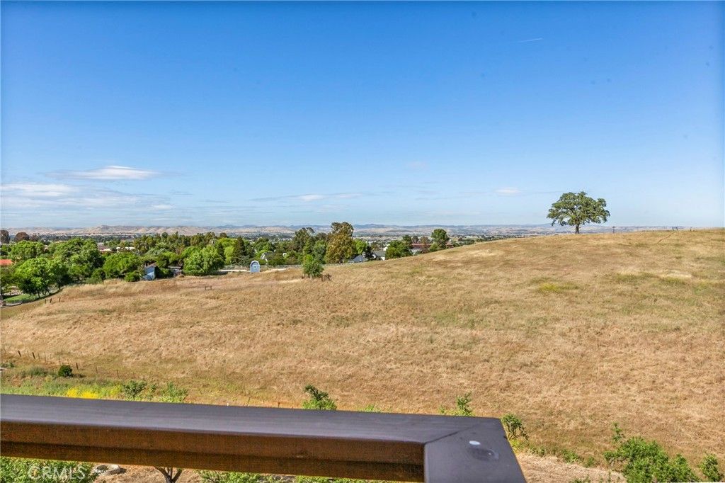 Image 14 of property listing at 1232 Kapareil, Paso Robles, CA 93446