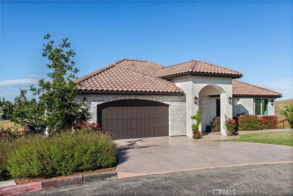 Image 2 of property listing at 1232 Kapareil, Paso Robles, CA 93446