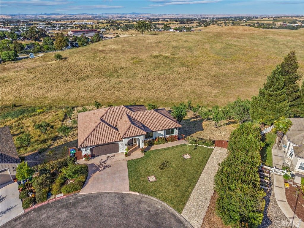 Image 45 of property listing at 1232 Kapareil, Paso Robles, CA 93446