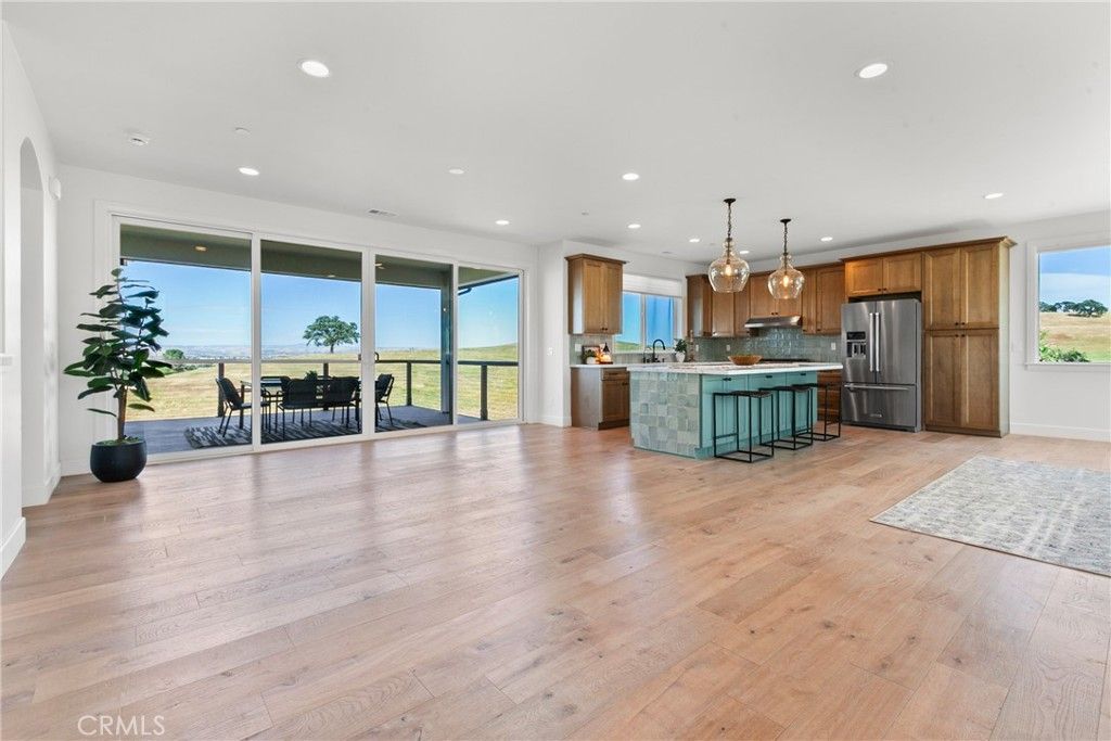 Image 7 of property listing at 1232 Kapareil, Paso Robles, CA 93446