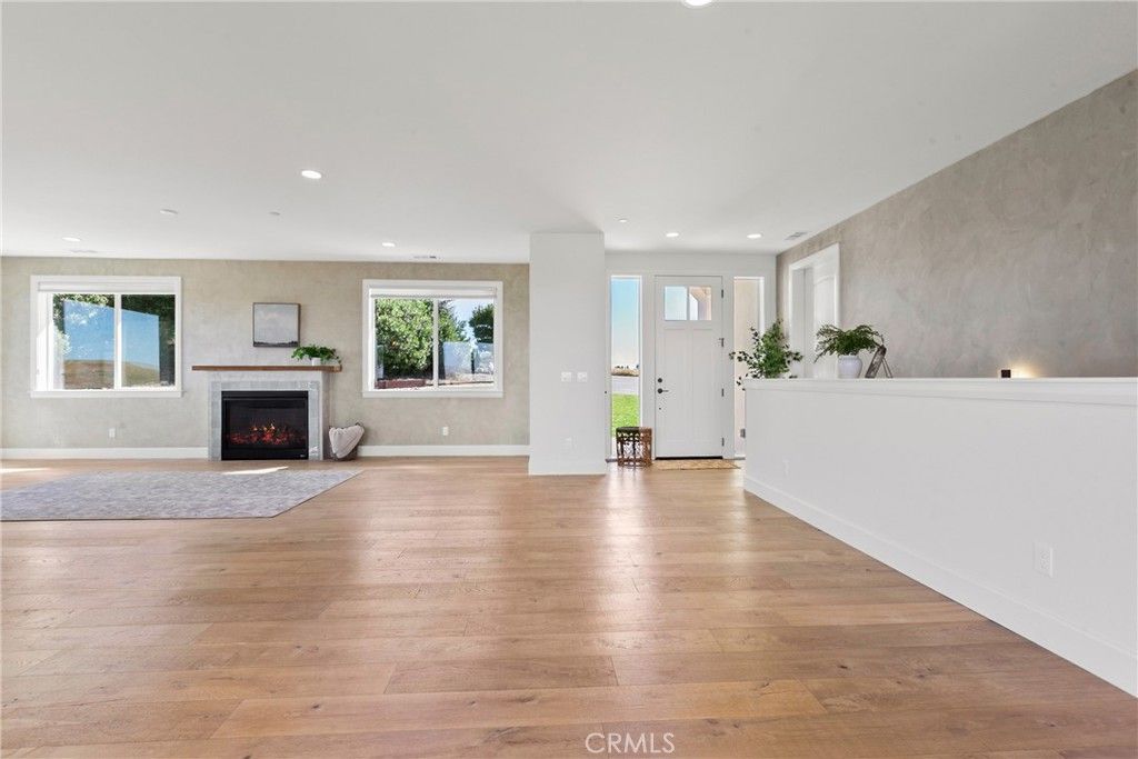 Image 8 of property listing at 1232 Kapareil, Paso Robles, CA 93446