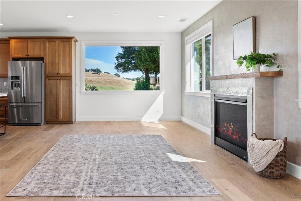 Image 9 of property listing at 1232 Kapareil, Paso Robles, CA 93446