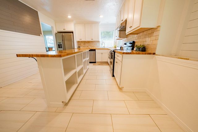 37702 Broncho Road, Simonton, TX 77485