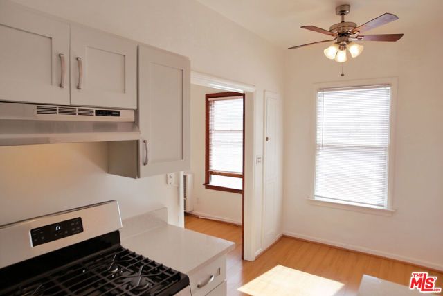 611 S Cloverdale Avenue 305, Los Angeles, CA 90036