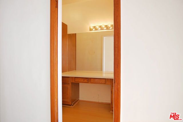 611 S Cloverdale Avenue 305, Los Angeles, CA 90036