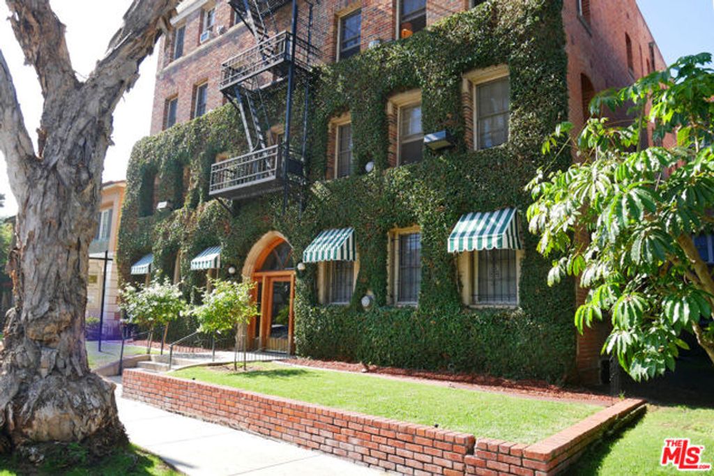 611 S Cloverdale Avenue 305, Los Angeles, CA 90036