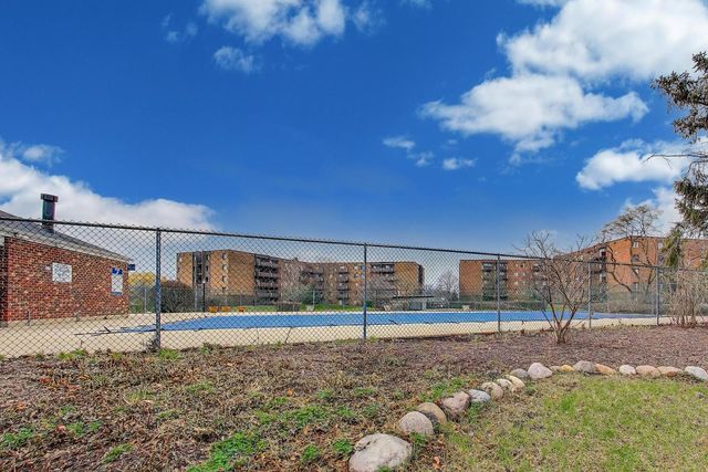 540 Biesterfield Road 301, Elk Grove Village, IL 60007
