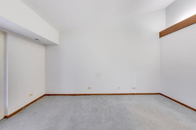 540 Biesterfield Road 301, Elk Grove Village, IL 60007