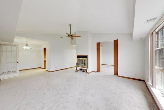 540 Biesterfield Road 301, Elk Grove Village, IL 60007