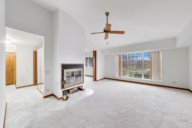 540 Biesterfield Road 301, Elk Grove Village, IL 60007