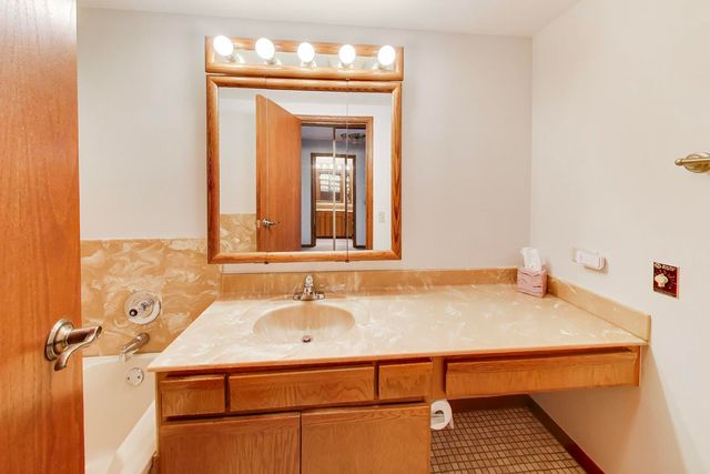 540 Biesterfield Road 301, Elk Grove Village, IL 60007