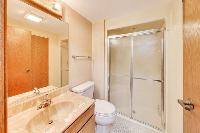 540 Biesterfield Road 301, Elk Grove Village, IL 60007