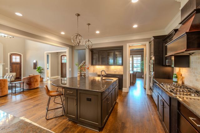 1749 Glen Echo Rd, Nashville, TN 37215