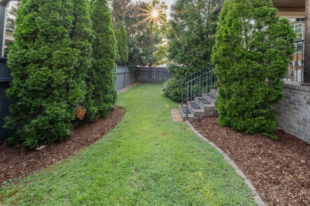 1749 Glen Echo Rd, Nashville, TN 37215
