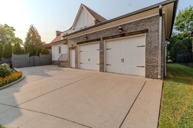 1749 Glen Echo Rd, Nashville, TN 37215