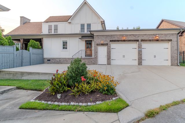 1749 Glen Echo Rd, Nashville, TN 37215