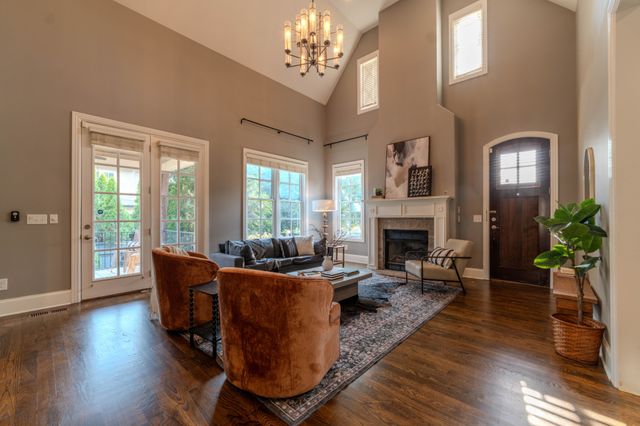 1749 Glen Echo Rd, Nashville, TN 37215