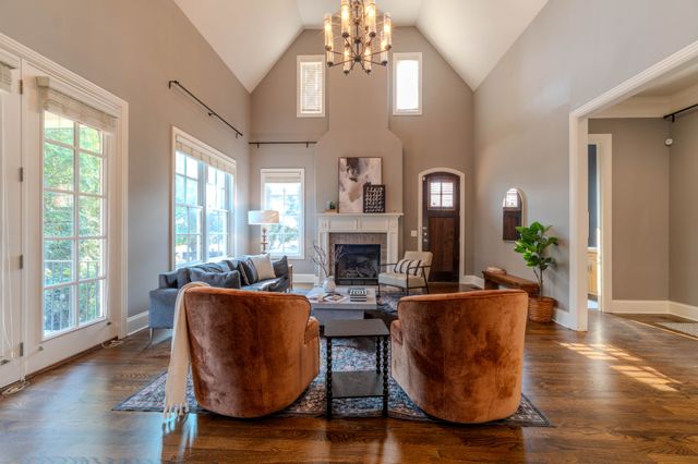 1749 Glen Echo Rd, Nashville, TN 37215