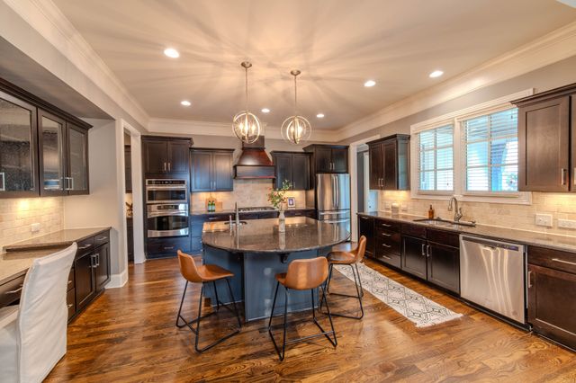 1749 Glen Echo Rd, Nashville, TN 37215